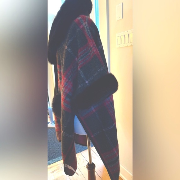Cozy chic charcoal,black and dark red plaid cape with black faux fur details - Picture 9 of 11